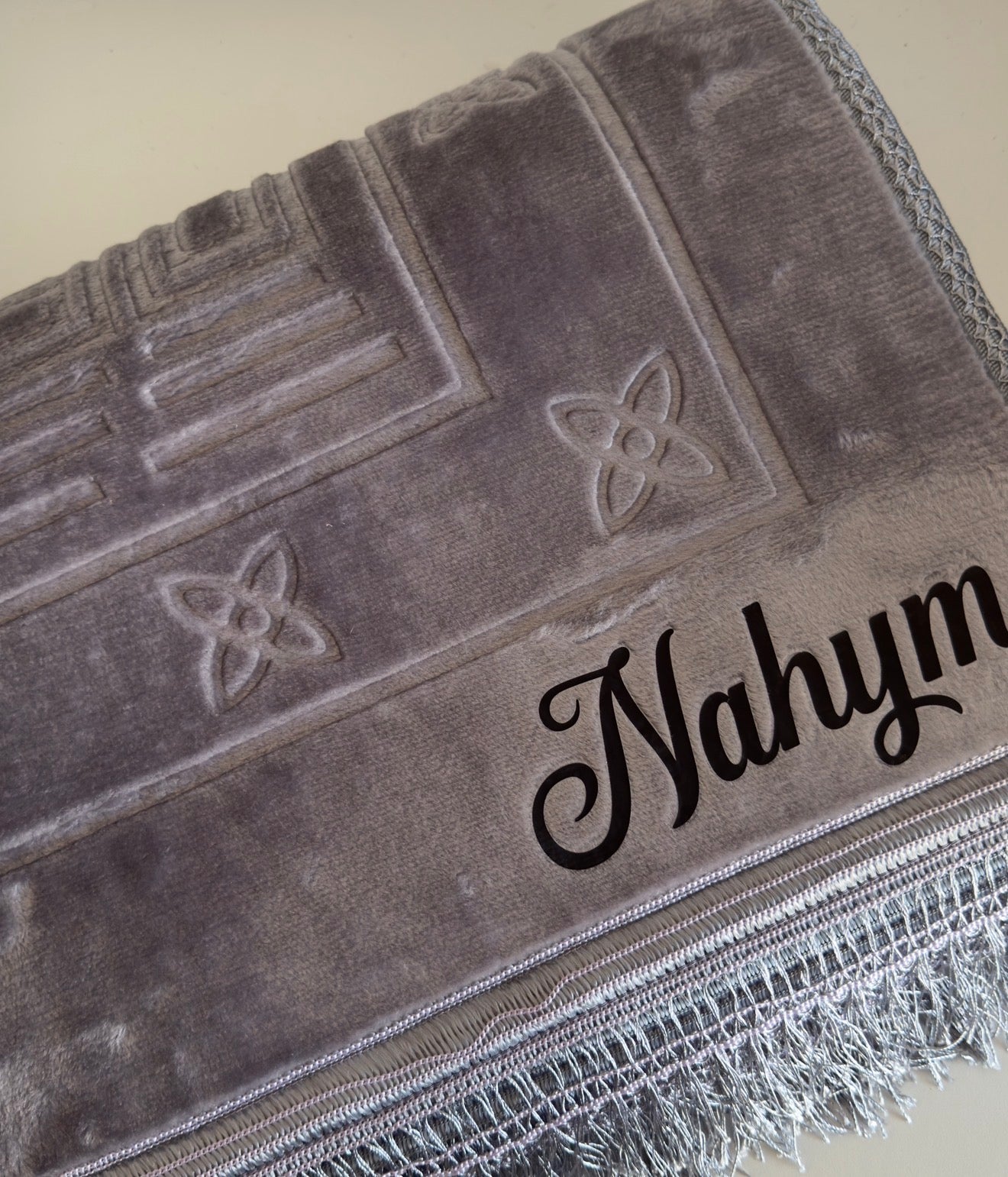 Tapis gris personnalisé