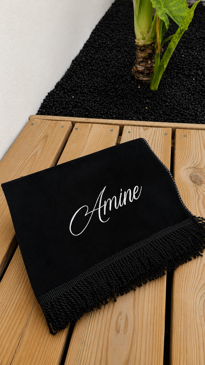 Tapis de prière noir brodé
