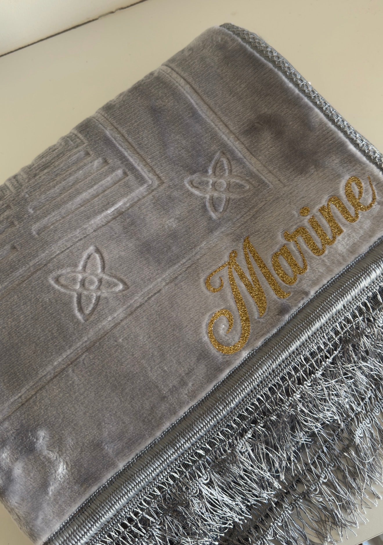 Tapis gris personnalisé