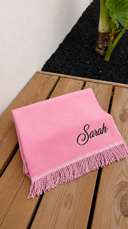 Tapis rose brodé