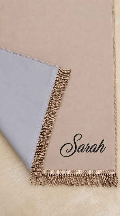 Tapis de prière beige brodé